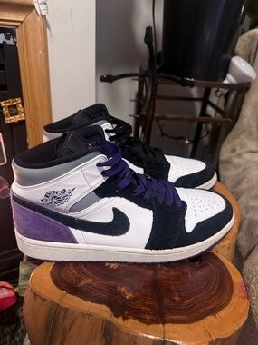 Jordan retro 1 Mid-Top Sneakers in White, Black & Purple. Size 12